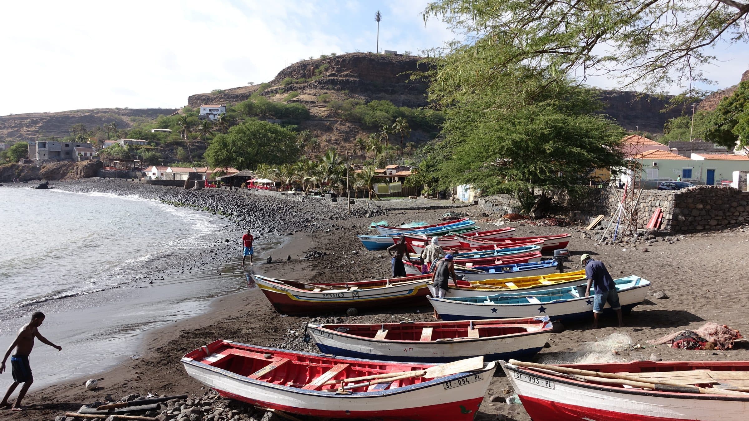 Barques de pêcheurs à Cidade Velha, île de Santiago (Cap-Vert)