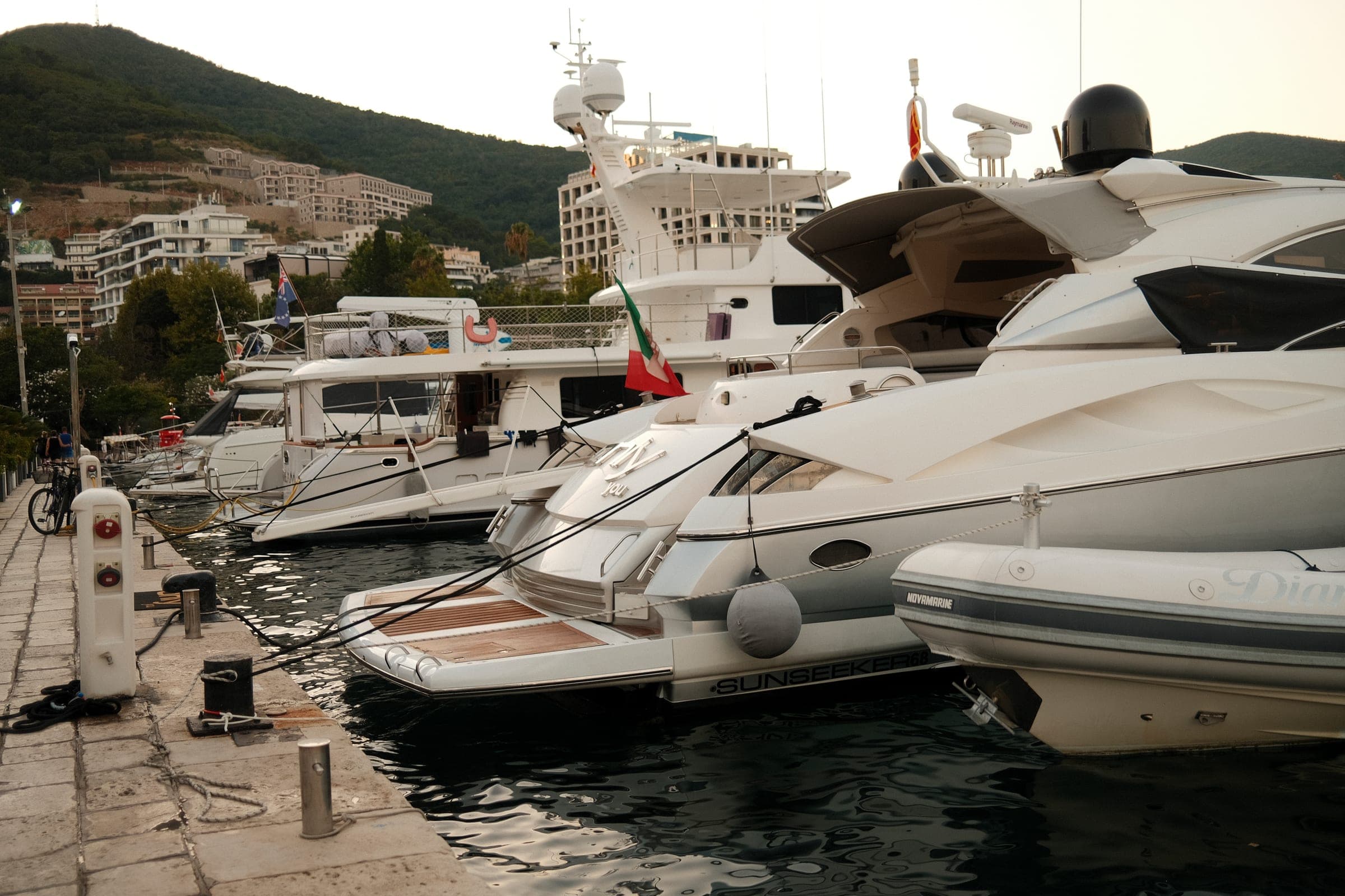 Yachts à quai